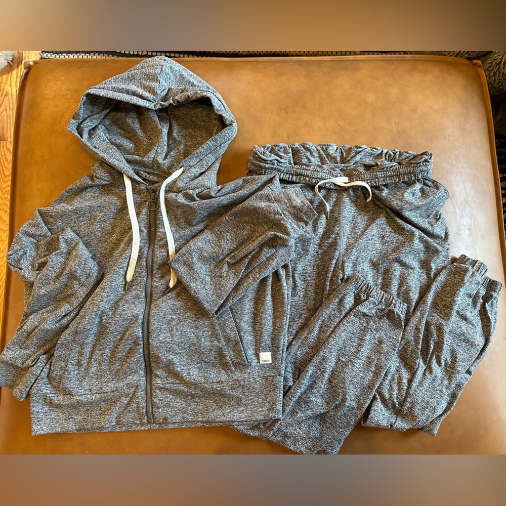 Vuori Dreamknit Cropped Zip Up Hoodie & Jogger Set size medium